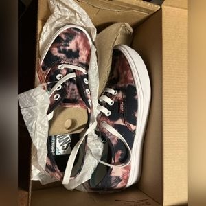 VANS WMNS AUTHENTIC SIZE 7. GRUNGE. BRAND NEW W/ TAGS AND BOX